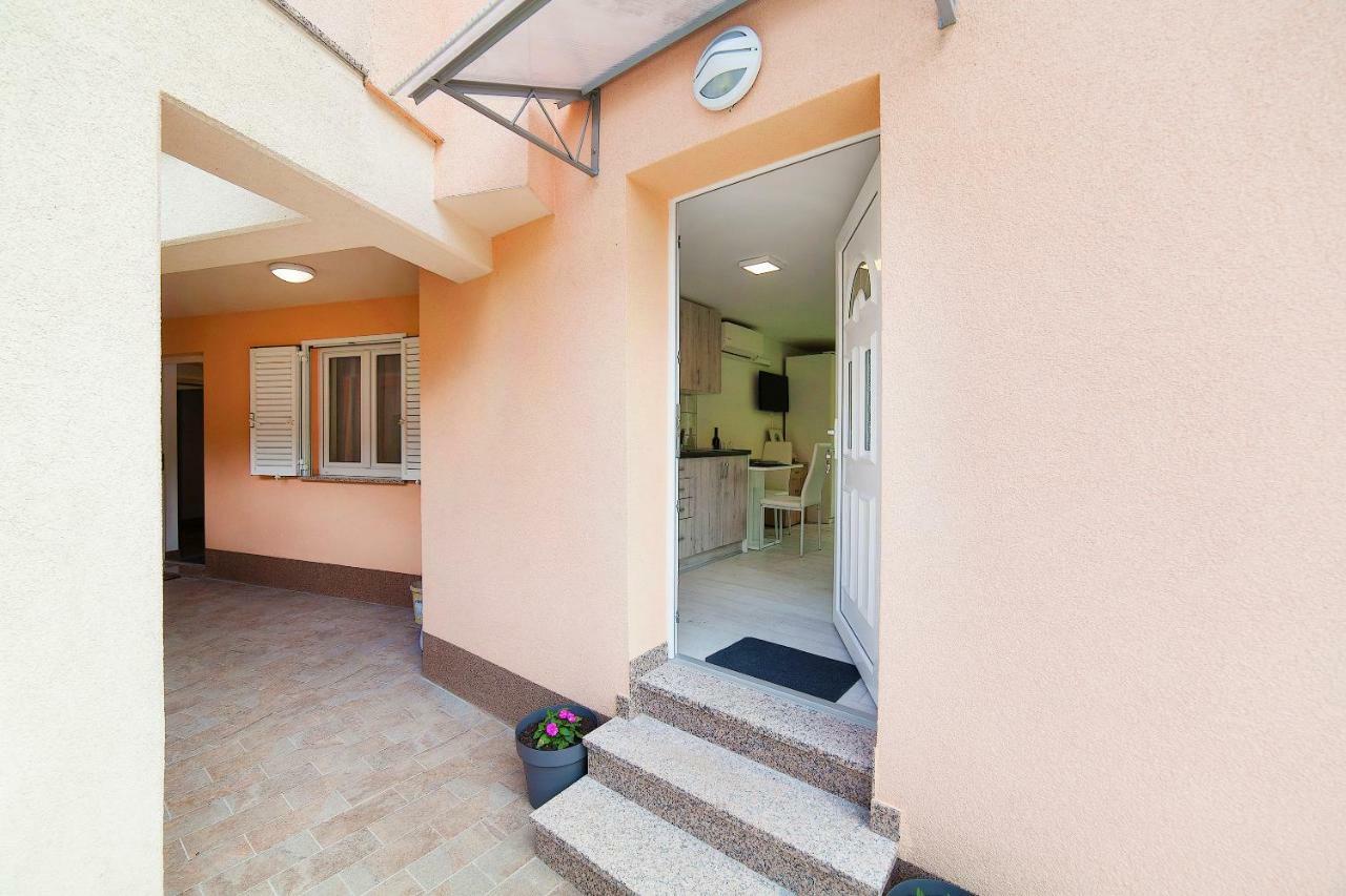 Apartmani Sandra Rovini Moscenice Εξωτερικό φωτογραφία